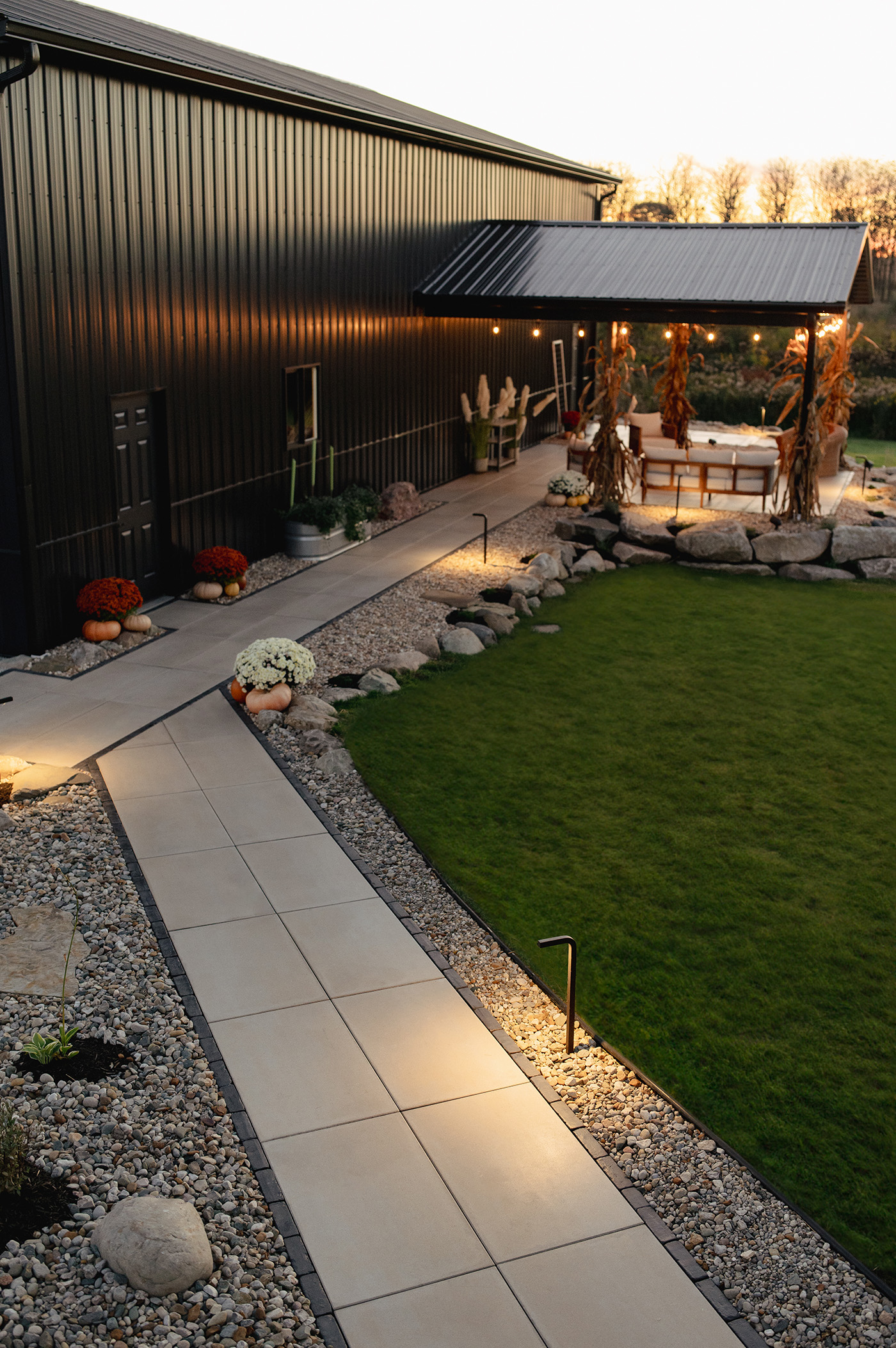 Outdoor paver design with modern landscaping by Foucescapes